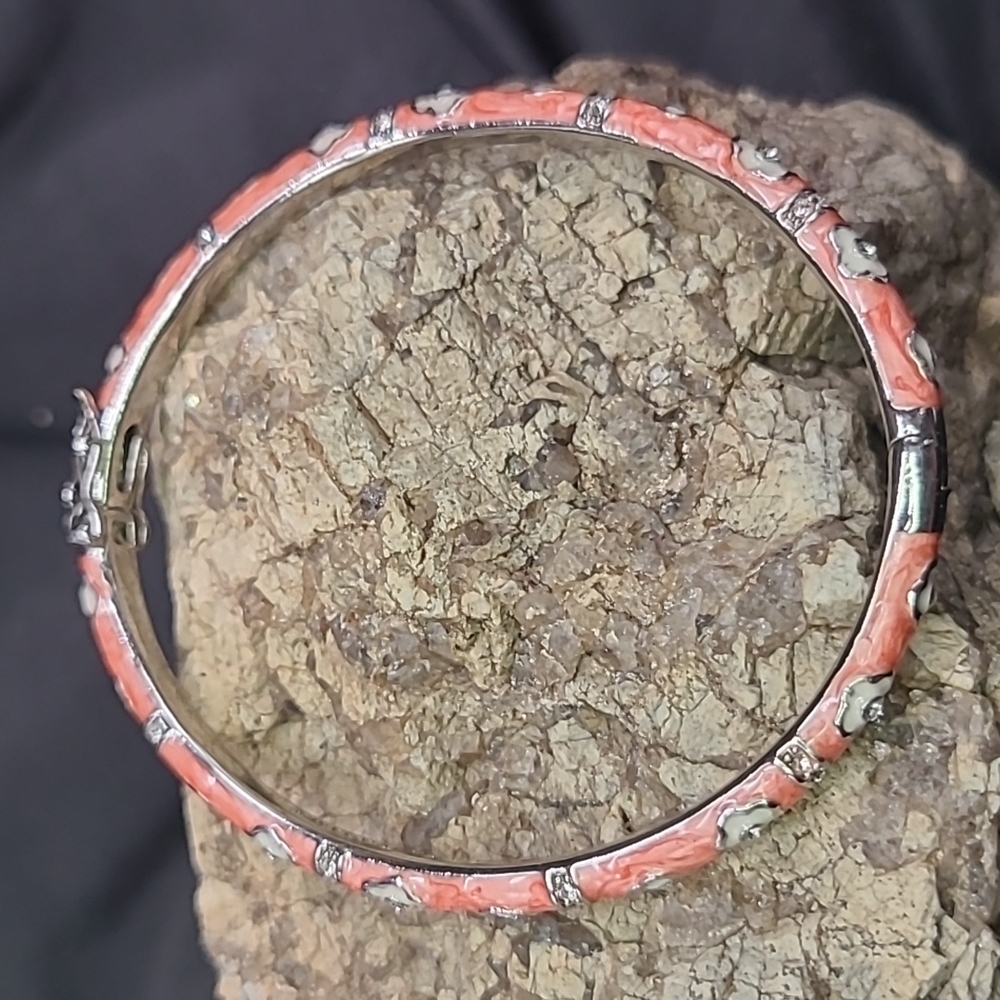 LAUREN G ADAMS Daisy Love Stackable Coral Enamel Crystal/Rhinestone Bracelet - Picture 3 of 16